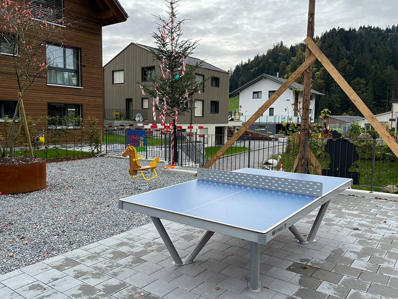 Table de ping-pong pour maison à plusieurs appartements à Wiggen