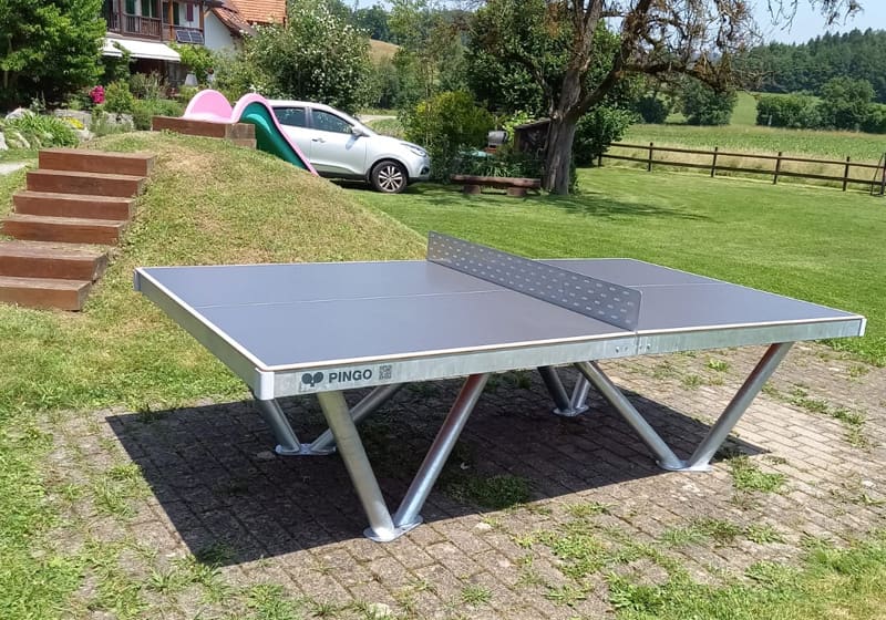 Table de ping-pong extérieure chez un client privé à Bisikon près d'Effretikon