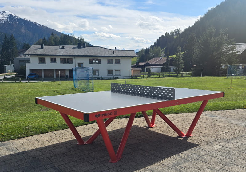 Table de ping-pong extérieure dans une maison de vacances à Davos