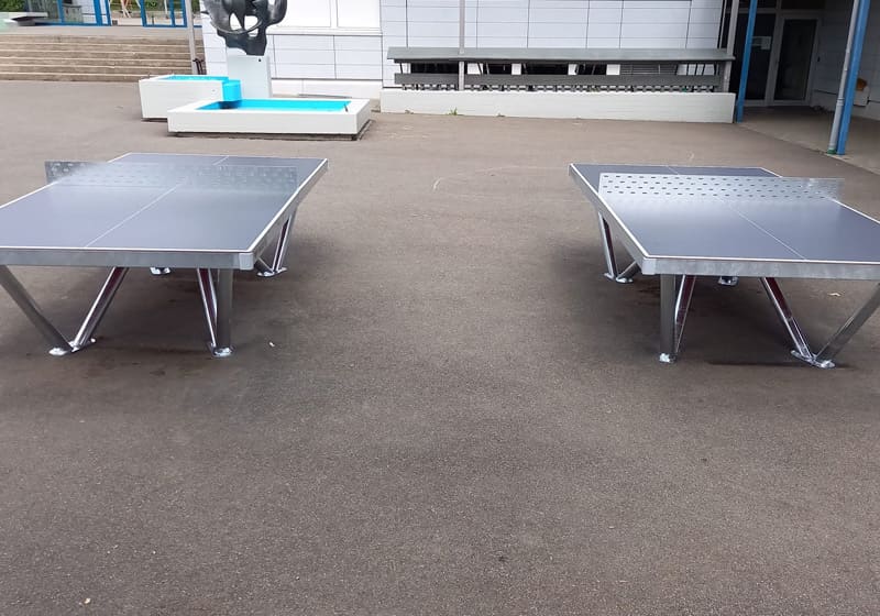 Table de ping-pong extérieure à l'école de Lindau