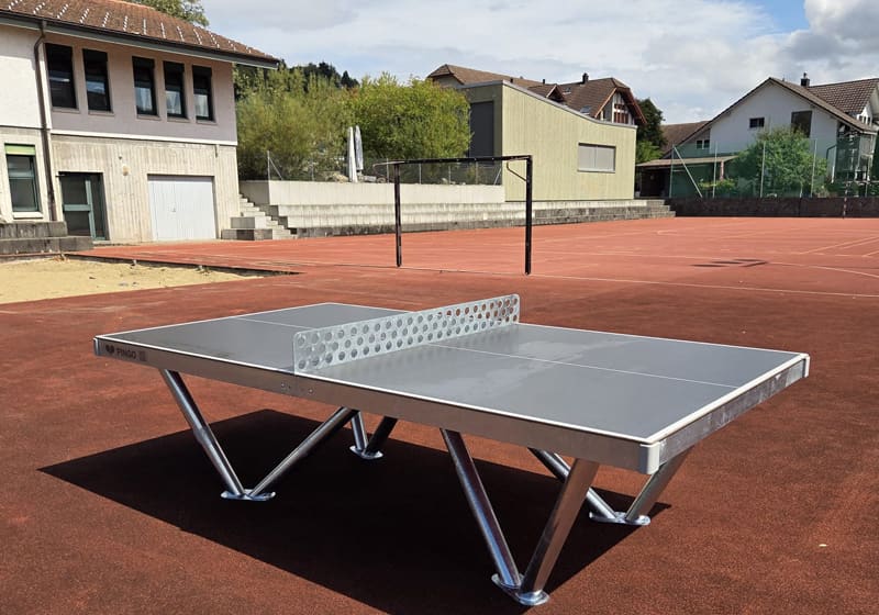 Table de ping-pong extérieure à l'école de Möriken