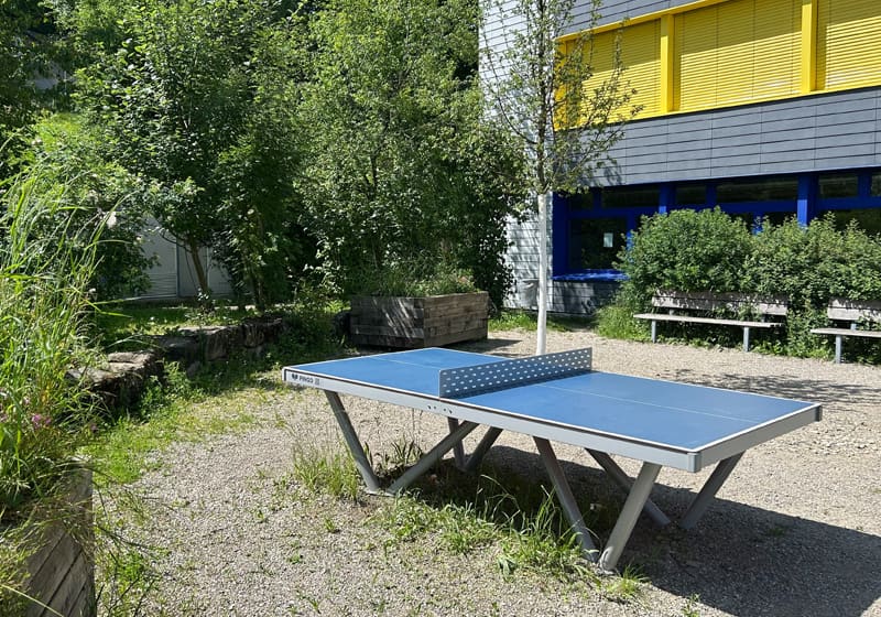 Table de ping-pong extérieure à l'école de Wolhusen