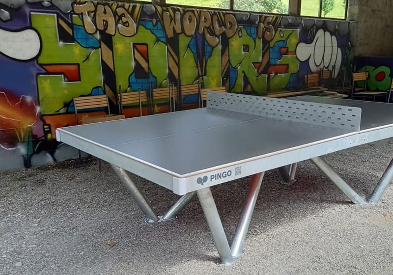 Table de ping-pong extérieure Pingo à la Fondation Juvenat à Melchtal