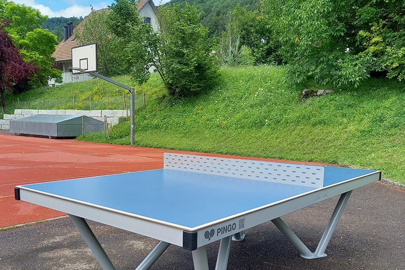 Table de ping-pong extérieure pour l'école de Zurich Unterland Dättlikon